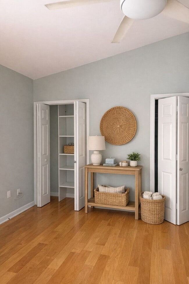 Building Photo - End Unit Townhome in Central Mount Pleasant - AVAILABLE August 1, 2026!