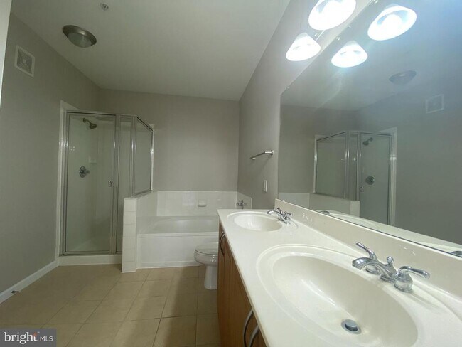 Building Photo - 12929 Centre Park Cir