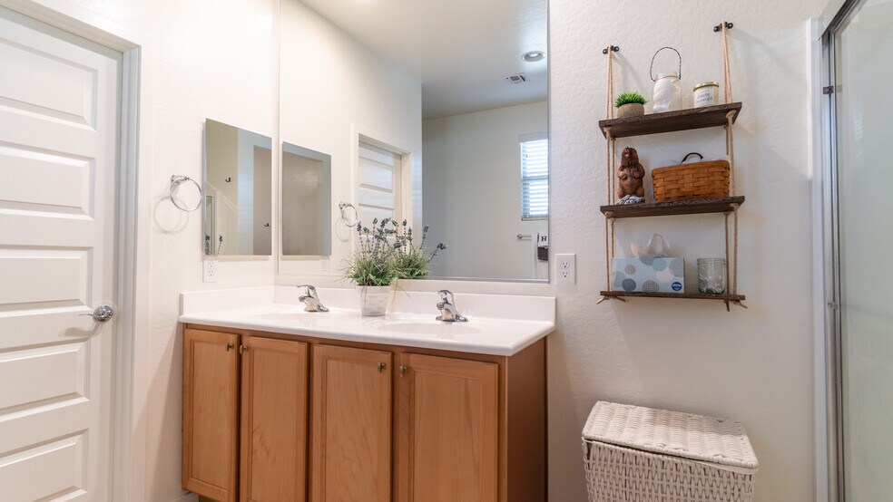 Building Photo - 514 W Cholena Trl