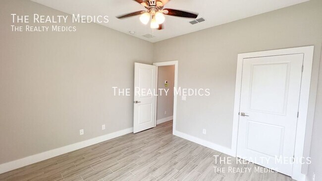 Building Photo - 256 Gladiola Ct