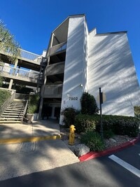 Building Photo - Renovated and Spacious, 1 bed 1 bath condo on 2nd floor! Move In Ready! First Month Free Rent!