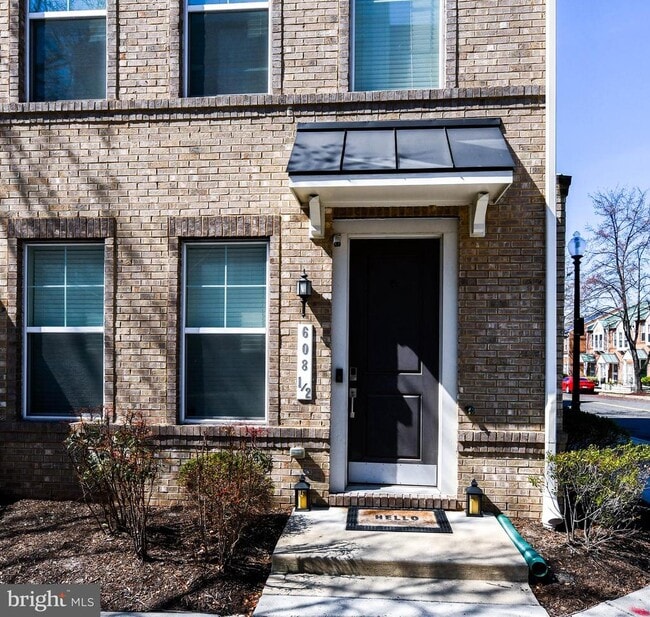 Building Photo - 608 Parkside Pl NE