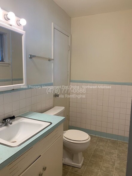 Building Photo - 1039 W Bel Air Dr