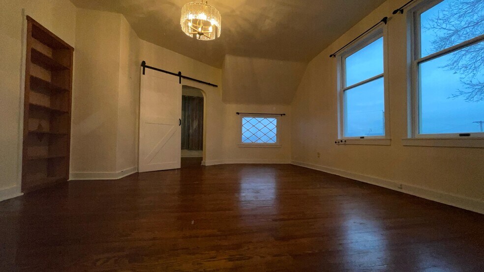 Building Photo - 409 N 5th St