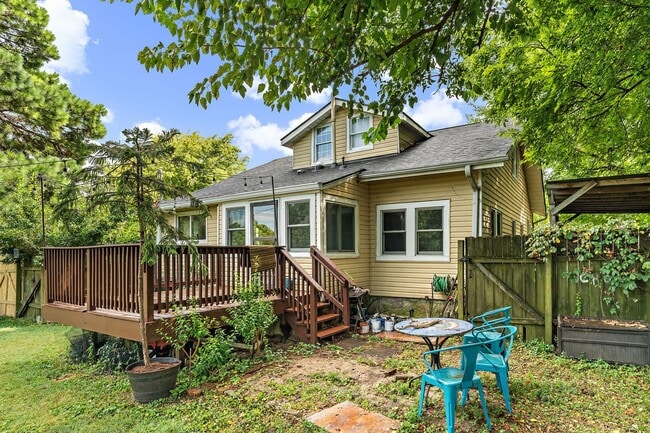 Building Photo - Adorable East Nashville Cottage w/ HUGE Fully-Fenced backyard!