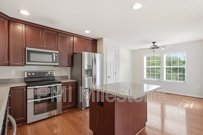 Building Photo - 100 Bertelli Ct