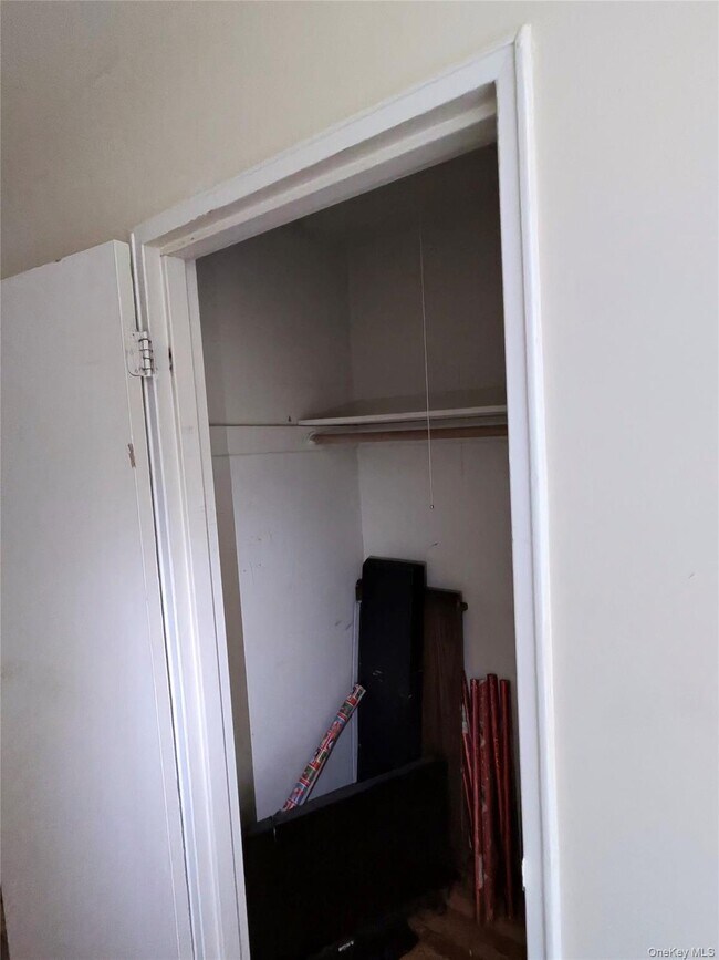 Building Photo - 285 Sneden Pl W