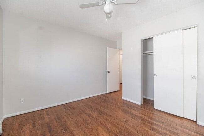 Building Photo - 1420 N Moline St