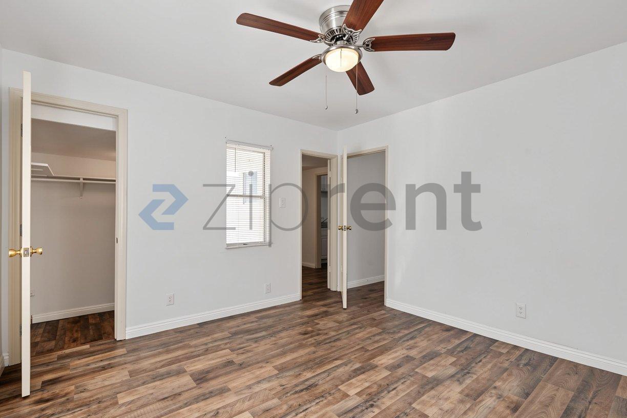 Building Photo - Unit