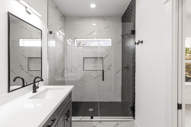 Building Photo - 4114 Castor St