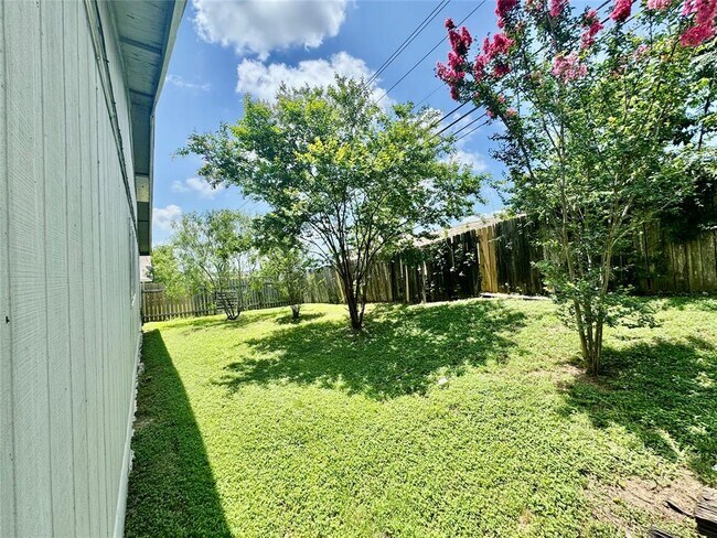 Building Photo - 5105 Purple Sage Dr