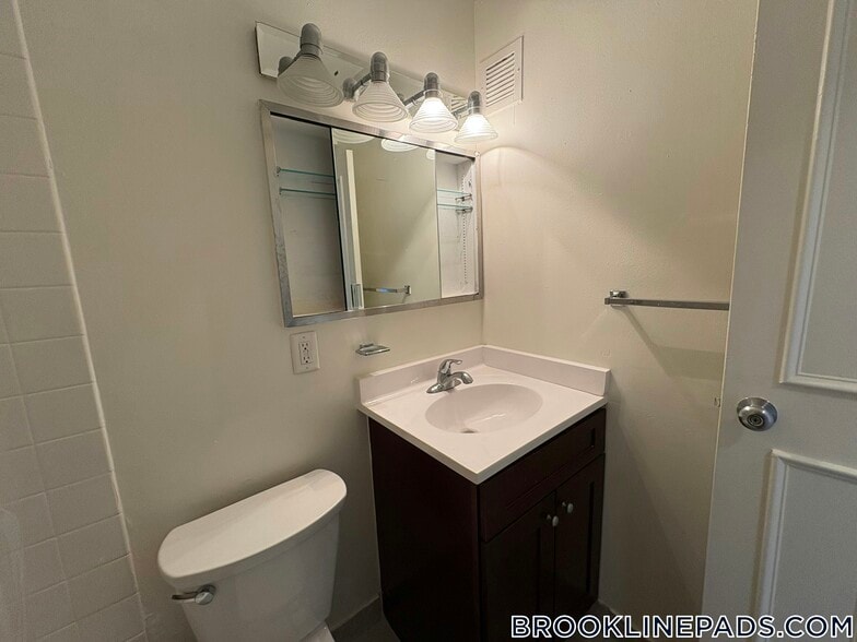 Building Photo - 175 Freeman St