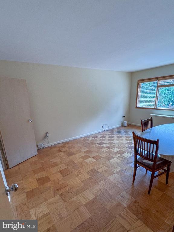 Building Photo - 4720 Chevy Chase Dr