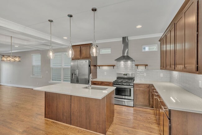 Building Photo - 4 BR with amenities in The Nations~