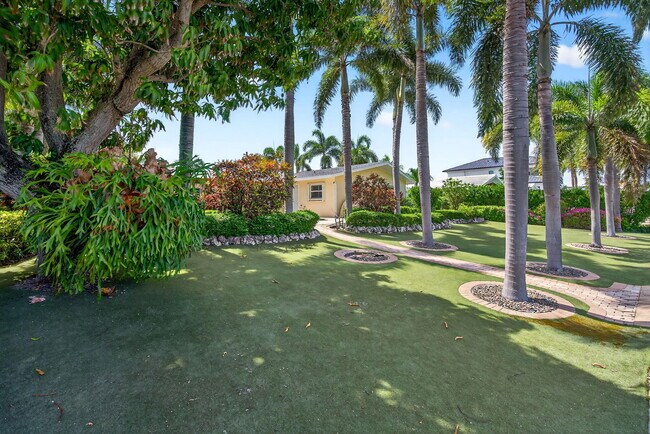Building Photo - 728 Waterway Dr