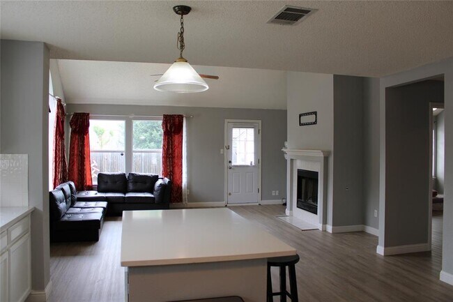 Building Photo - 16205 Glorious Ln