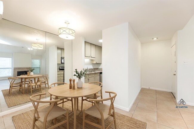 Building Photo - 10051 Westpark Dr