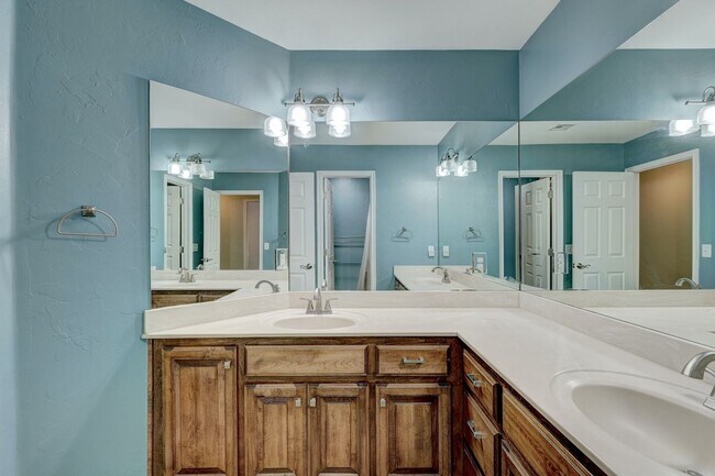 Building Photo - 4 Bedroom South Edmond Home For Rent