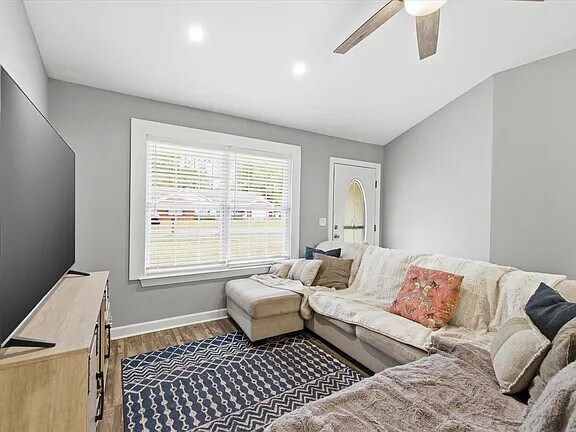 Building Photo - 47 Meadowlark Dr