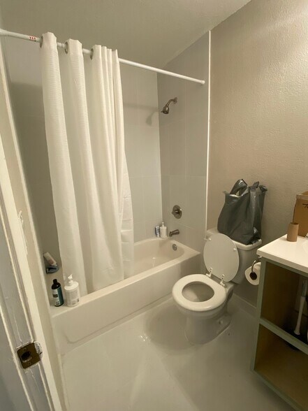 Building Photo - 6418 Mauana Way