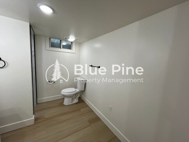 Building Photo - 3095 Disney Dr