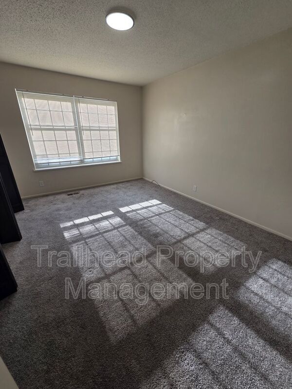 Building Photo - 608 NE Lynn St