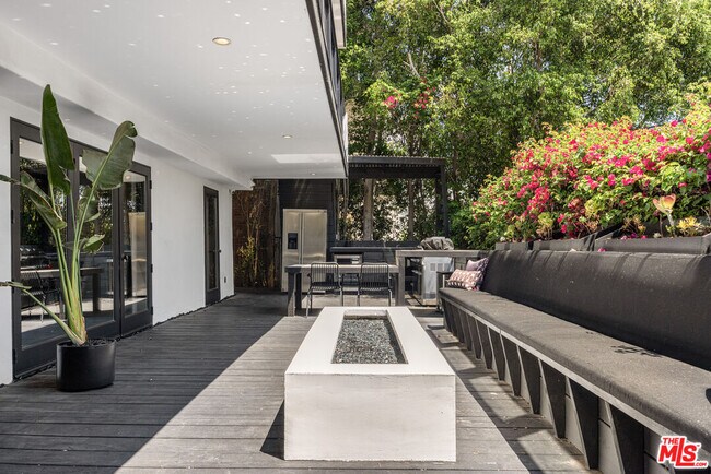 Building Photo - 2300 Ronda Vista Dr