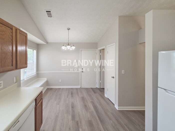 Building Photo - 5900 Homestead Cir