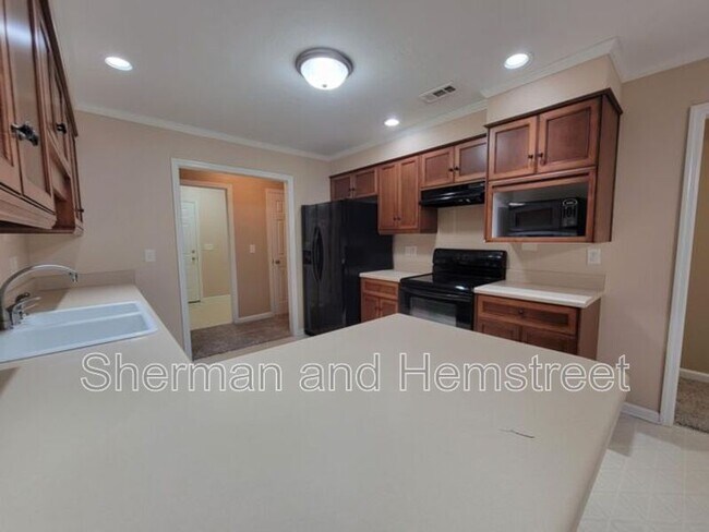 Building Photo - 914 Cannock St