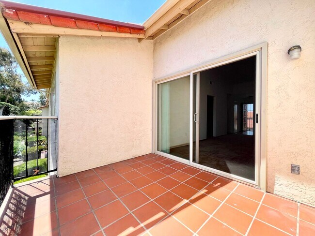 Building Photo - Upper Level Condo in The Villas of Calavera Hills!