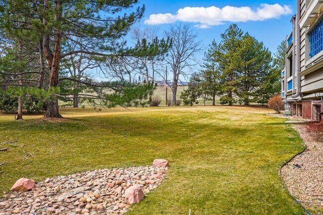 Building Photo - Sunny 2-Bed, 2-Bath Condo in Boulder’s Kin...