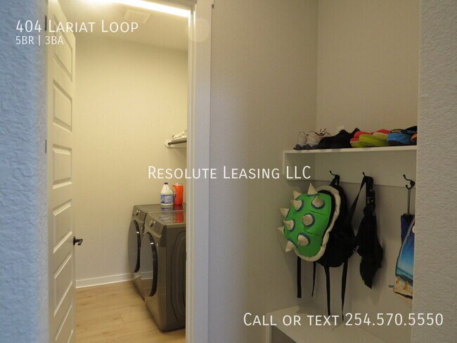 Building Photo - 404 Lariat Lp