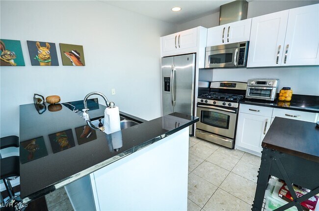 Building Photo - 4525 Dean Martin Dr