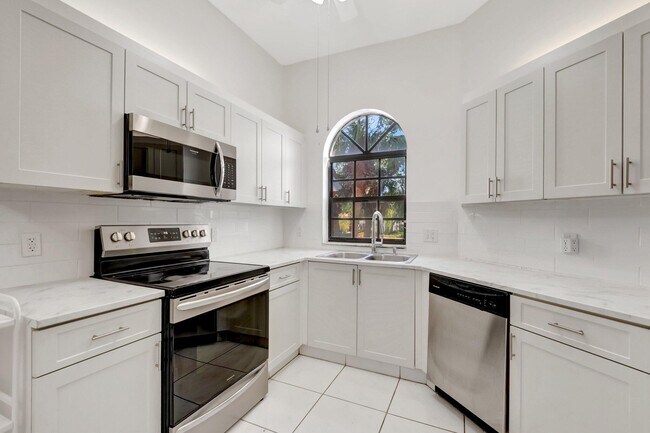 Building Photo - 5403 Verona Dr