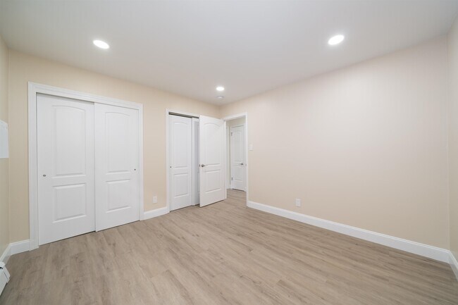 Building Photo - 213 Manhattan Ave