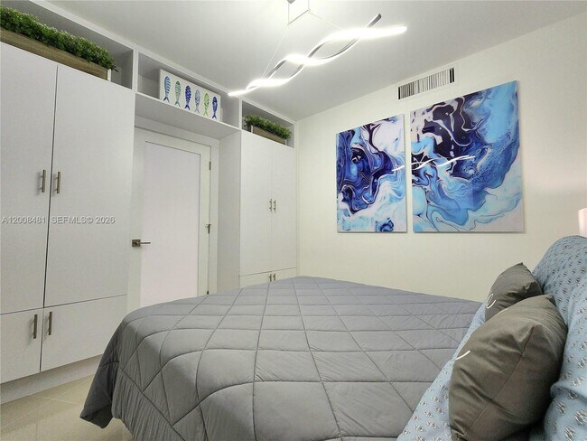 Building Photo - 3505 S Ocean Dr