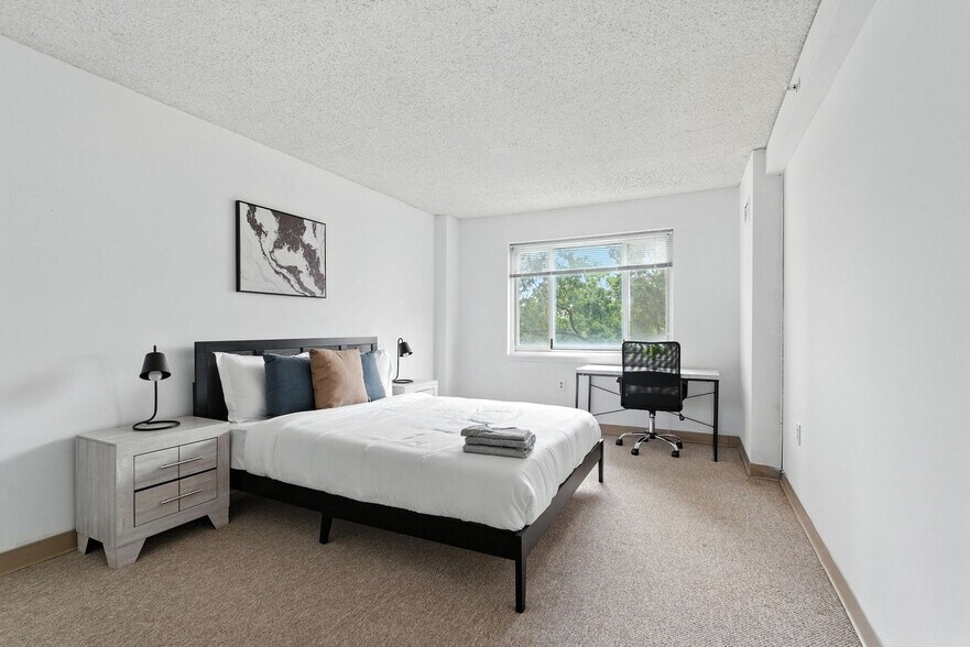 Building Photo - 1711 Bellevue Ave
