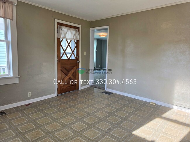 Building Photo - 5573 N Market St