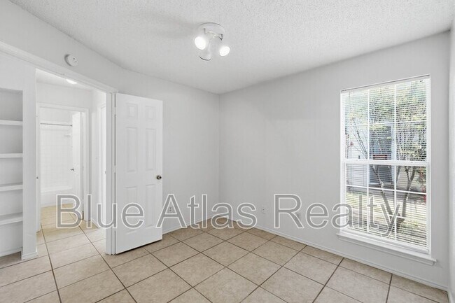 Building Photo - 1818 Orchard Dr