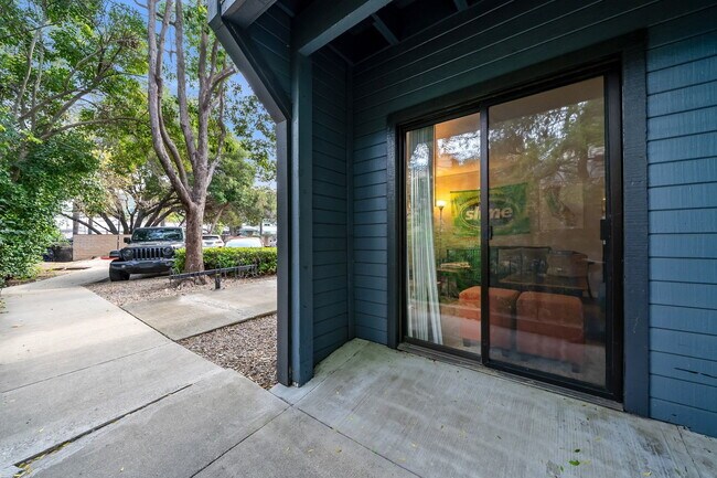 Building Photo - AVAILABLE JULY - 3 Bed / 2 Bath CLOSE TO CAL POLY