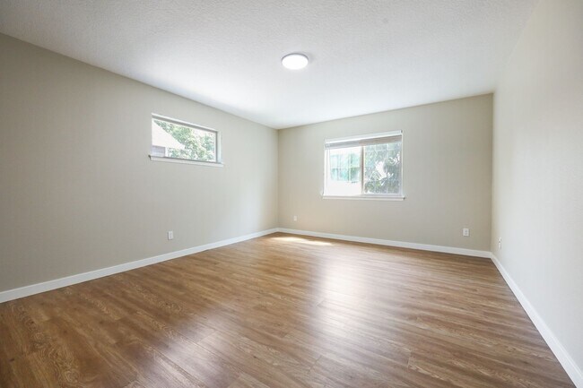 Building Photo - 117 SE 129th Ave