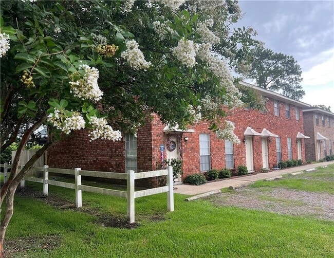 Building Photo - 203 Maryland Dr