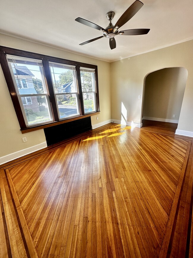 Building Photo - 228 Laurel Ave