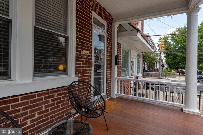 Building Photo - 153 E Ross St