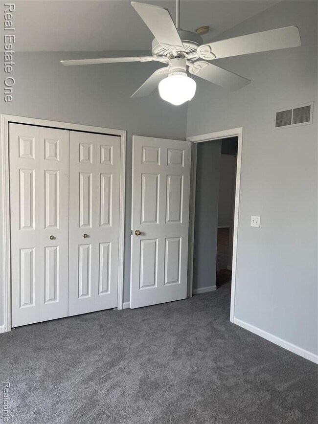 Building Photo - 2519 Westmont Cir