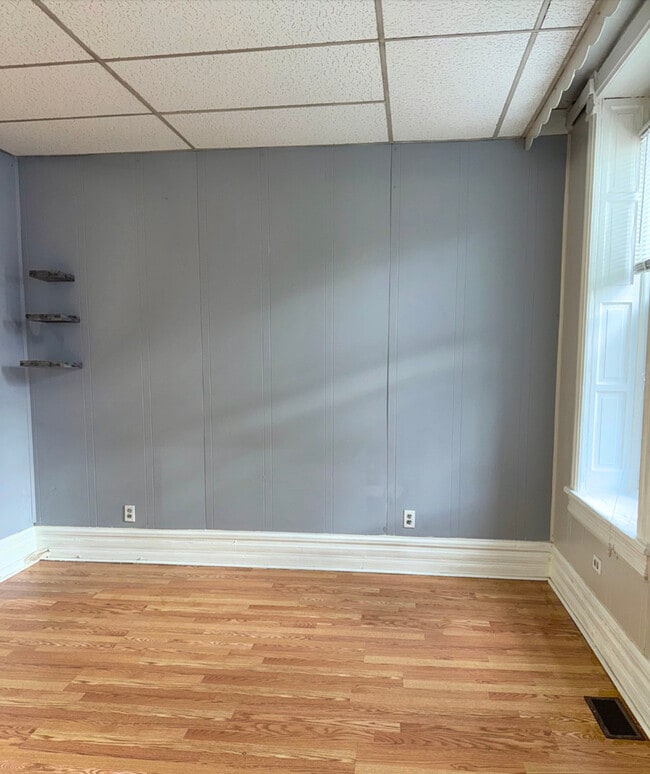 Building Photo - 940 W 31st Pl