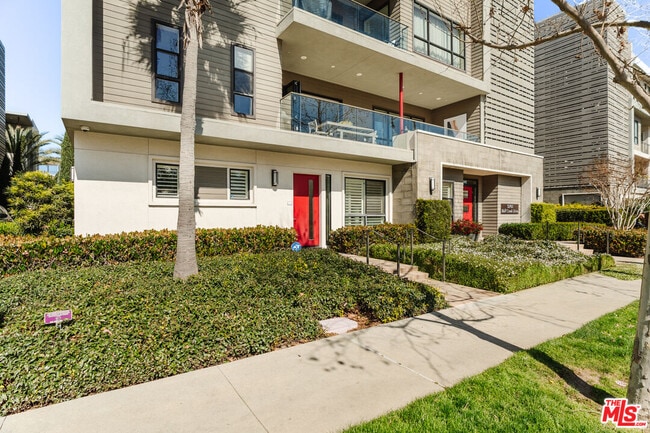 Building Photo - 12765 Bluff Creek Dr