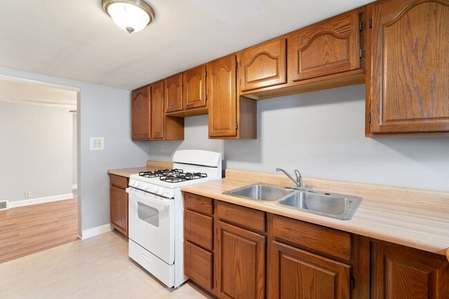 Building Photo - BLACK FRIDAY DEAL! SCORE 50% OFF 1ST MONTH'S RENT IF SIGNED BY NOV. 28! Beautiful 1 Bedroom home ...