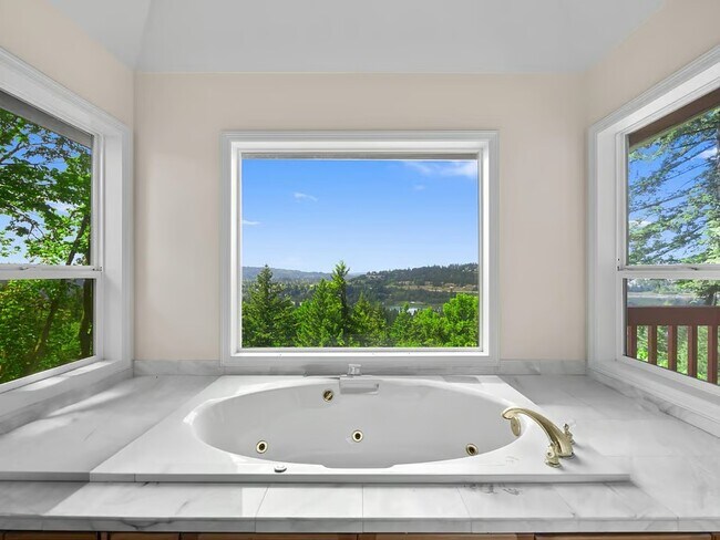 Building Photo - 129 Deerbrook Dr