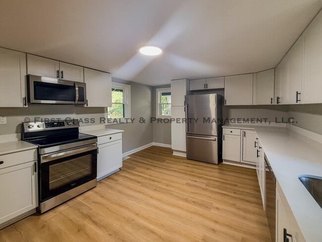 Building Photo - 1108 Henderson Ave